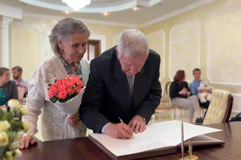 Через 60 лет сказала «Да!»: необычная пара пришла в ЗАГС на Ставрополье0