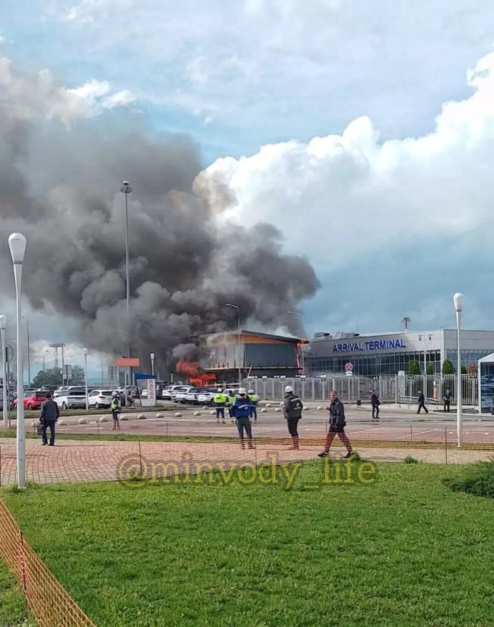 Что известно о крупном пожаре в аэропорту Минвод2