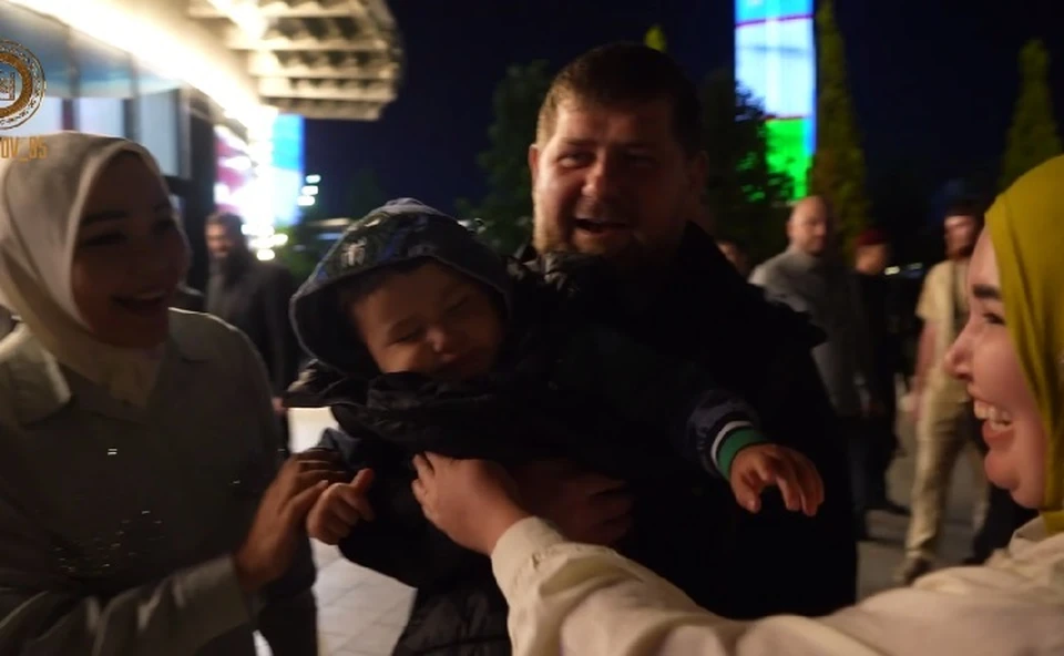 Давали подержать детей: Главу Чечни впечатлила открытость жителей Узбекистане0
