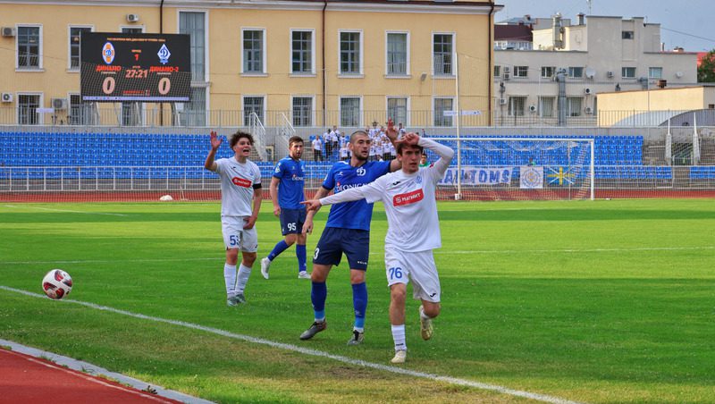 Футболисты «Динамо» на матче в Ставрополе подрались с «коллегами» из Махачкалы