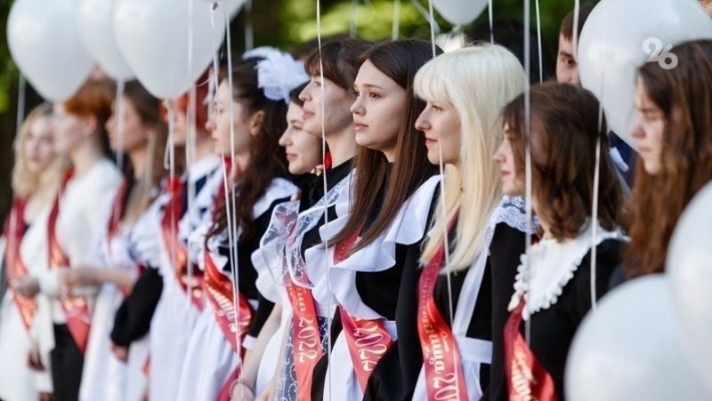 Губернатор Ставрополья поздравил выпускников и их родителей с последним звонком
