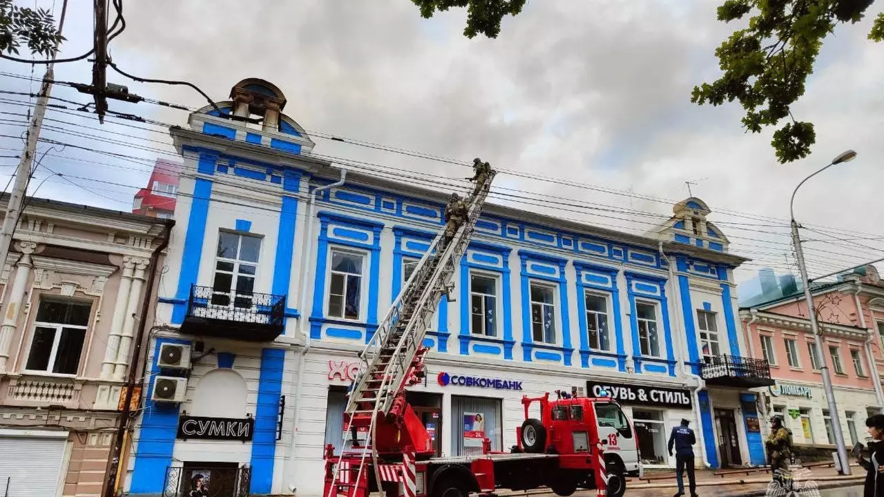 Крупный пожар на объекте культурного наследия потушили в Ставрополе0