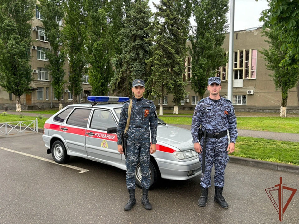 На Ставрополье росгвардейцы помогли раненому ножом участнику массовой драки0