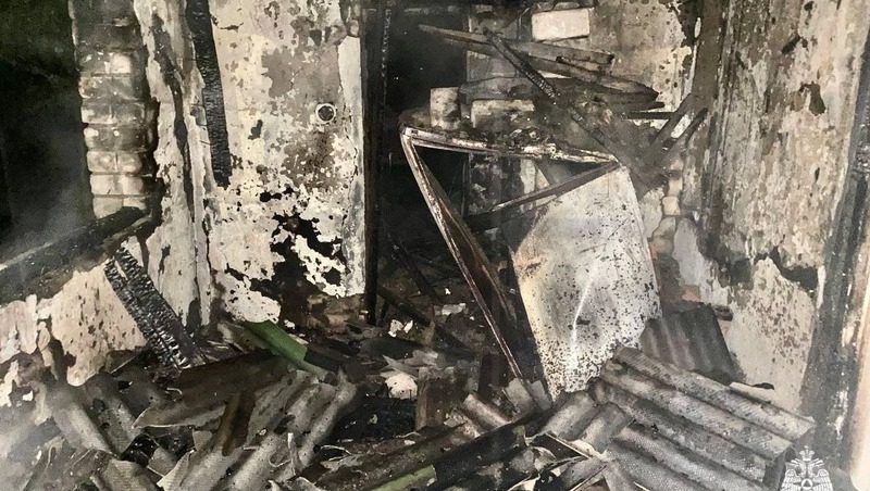 Оставленные без присмотра свечи стали причиной пожара в квартире в Зеленокумске