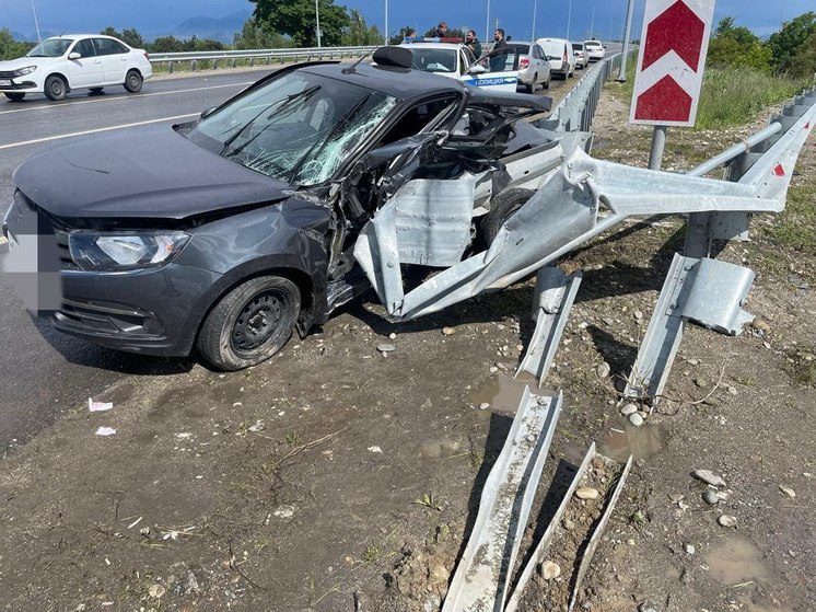 Перелом ноги получил 23-летний водитель, разогнавшись на повороте у Ессентуков