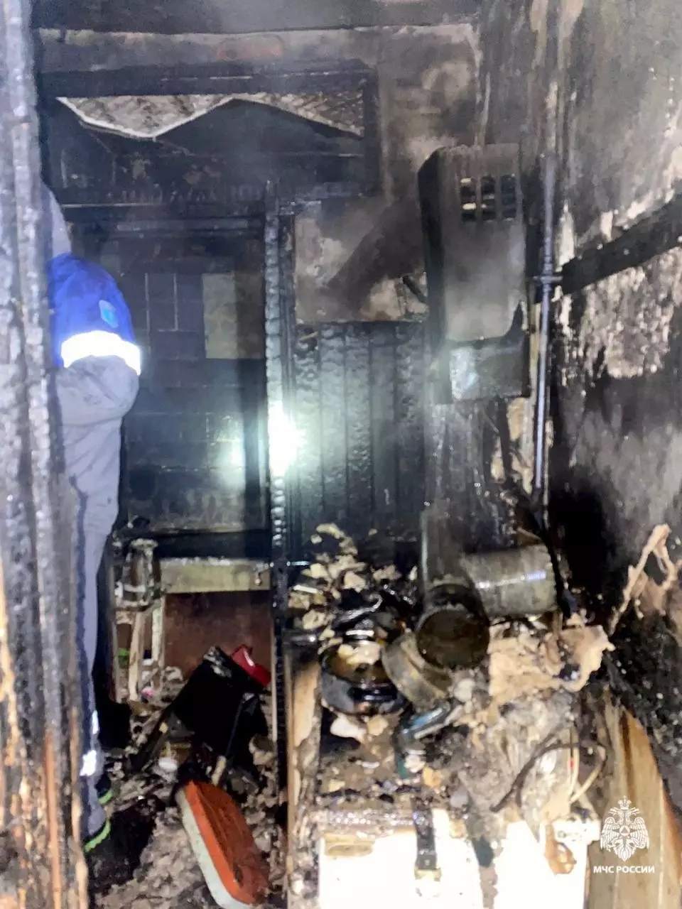 Пьяный мужчина устроил пожар и едва не сгорел в своей квартире в Ставрополе3
