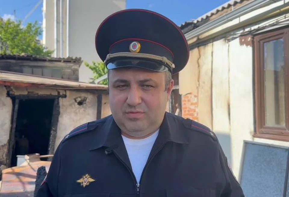 Пятигорский полицейский спас людей из дома во время пожара0
