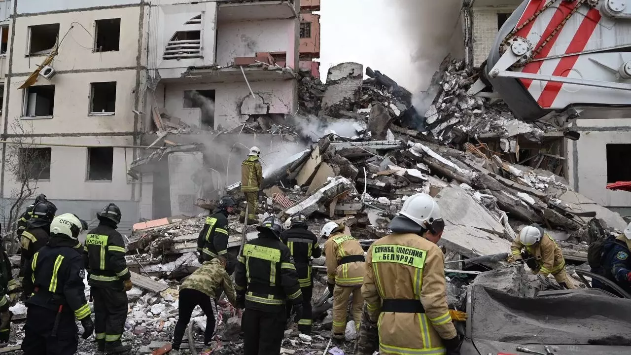 После обрушения дома в Белгороде найдены тела 15 человек5