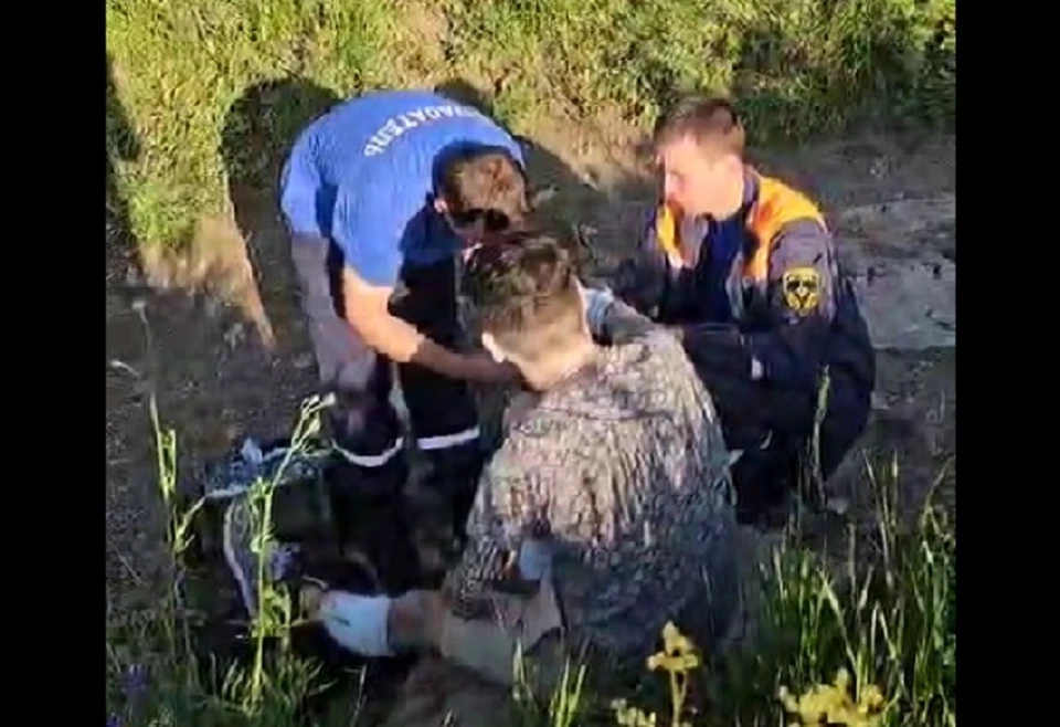 Спасатели Минвод помогли туристу, повредившему ноги на горе Змейка0