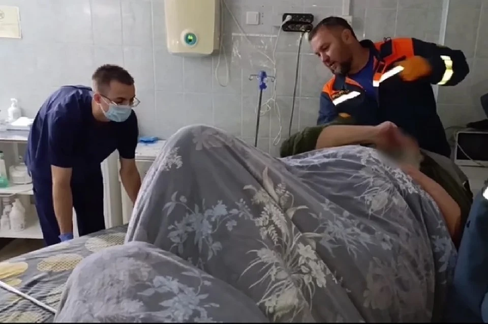 Спасатели помогли доставить в больницу жителя Ставрополя весом в 200 кг0