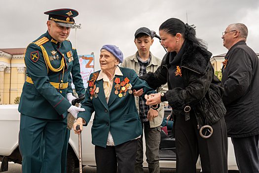 Столетняя участница Великой Отечественной приняла парад Победы в Ставрополе