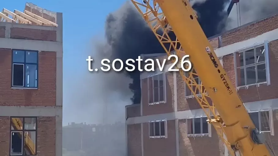 Строящаяся школа загорелась на Ставрополье0