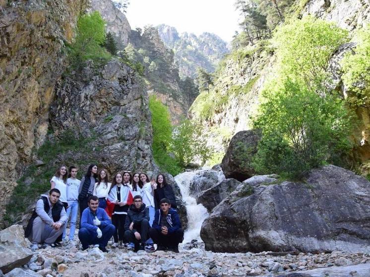 В Цейском ущелье Северной Осетии от мусора очистили берег реки