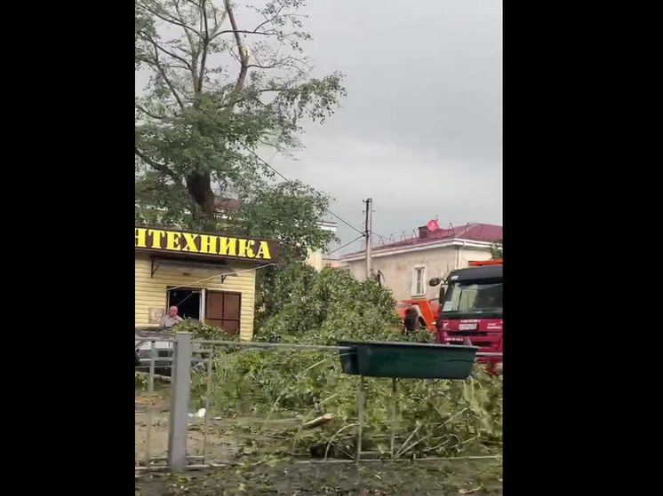 В Черкесске прошёл мощный ураган с градом
