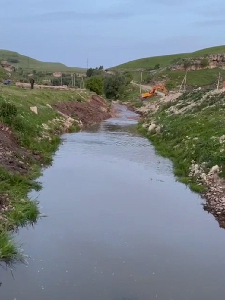 В Кисловодске восстанавливают питающий город Эшкаконской водовод
