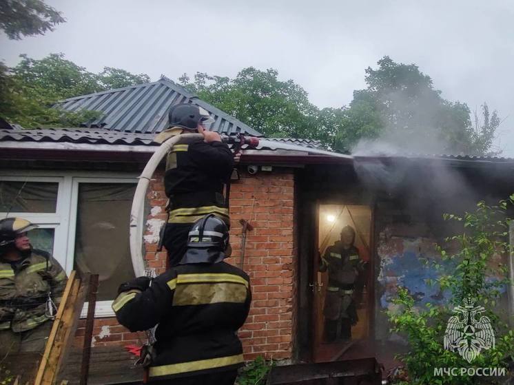 Во Владикавказе потушили пожар в частном доме