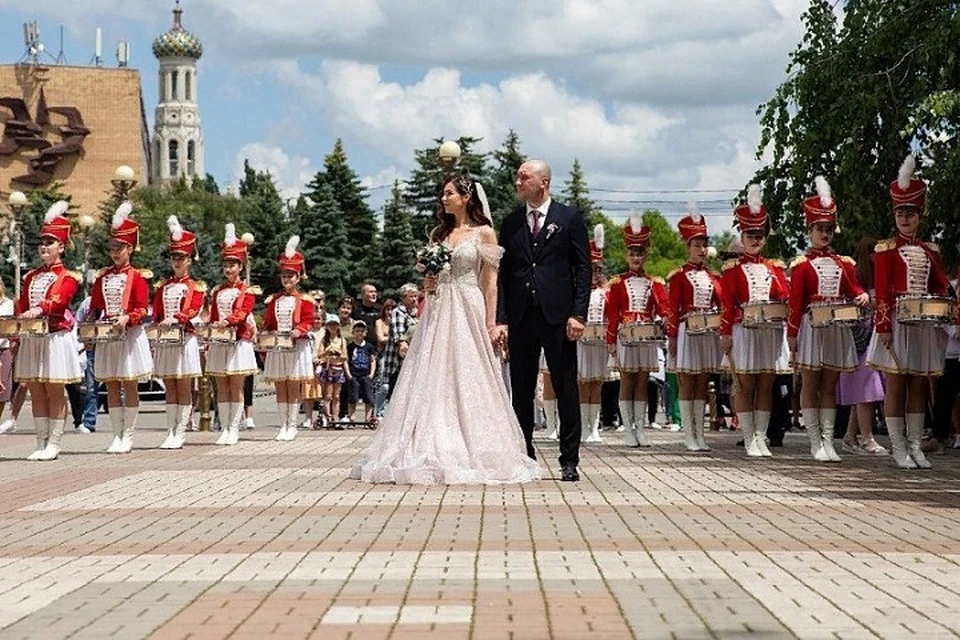 39 влюбленных пар сочетаются браком в Пушкинский день в Ставрополе0