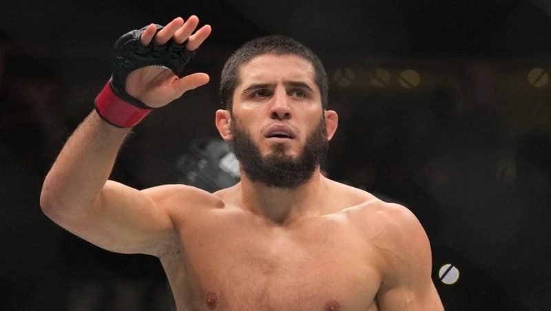 Боец из Дагестана Ислам Махачев вновь защитил титул чемпиона UFC