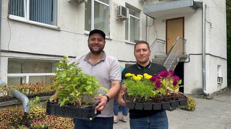 Комбинат благоустройства раздал рассаду цветов жителям Кисловодска