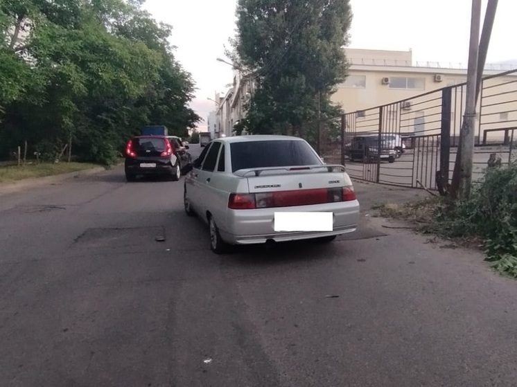Лихач в Ставрополе сбил подростка, катавшегося по дороге на самокате