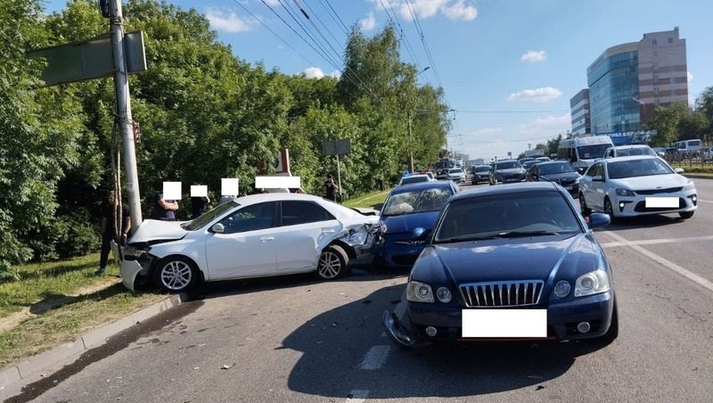 Начинающий водитель спровоцировал тройное ДТП с двумя пострадавшими в Ставрополе