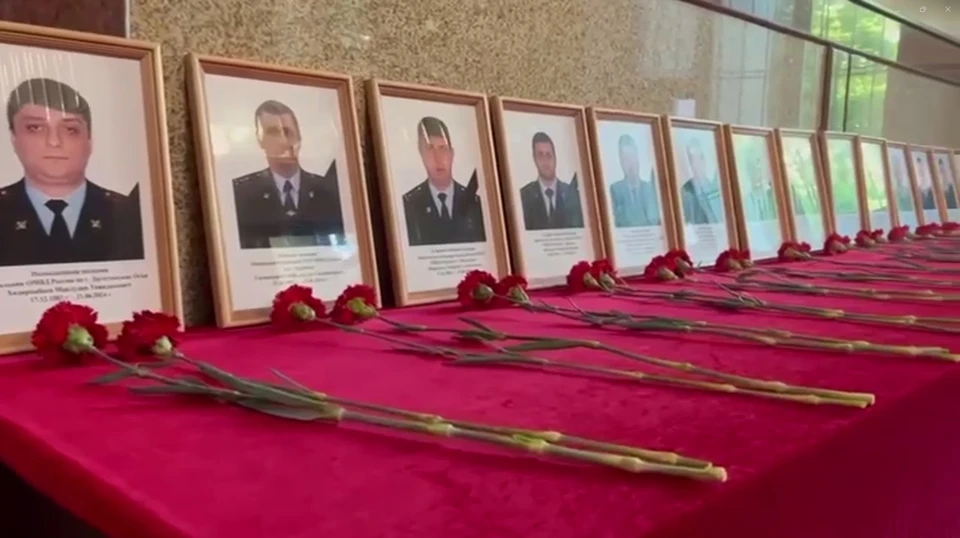 Опубликованы имена и портреты погибших полицейских в теракте в Дагестане0