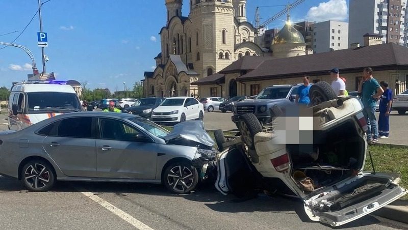 Ребёнок и два водителя пострадали при столкновении иномарок в Ставрополе