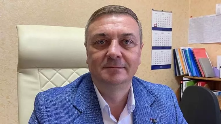 Не внесла ясности и беседа с директором школы №14 Евгением Кубриным