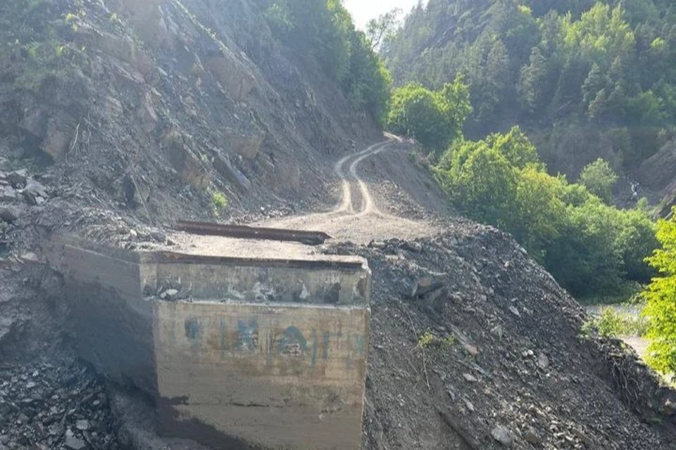 Селевой поток снес мост в дагестанском селе0