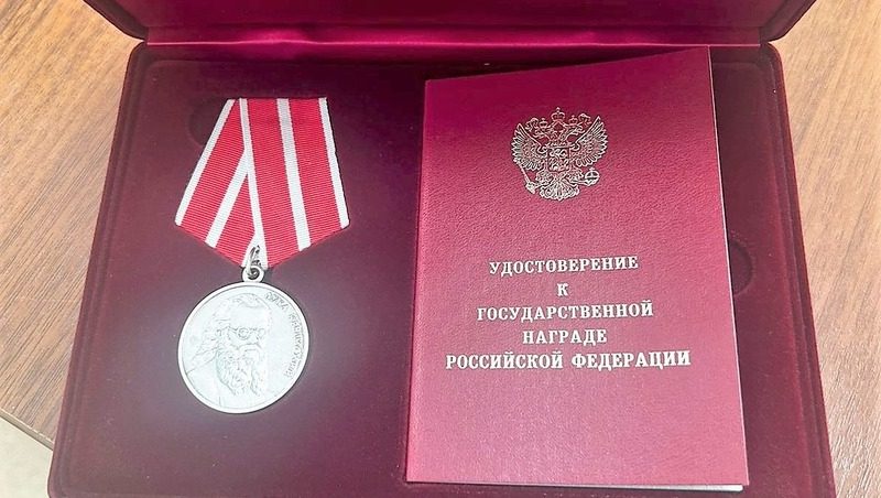 Ставропольчанку наградили медалью Луки Крымского за спасение детей Донбасса