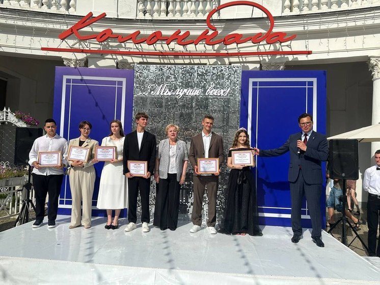 Стобалльников-выпускников Кисловодска наградили денежными сертификатами