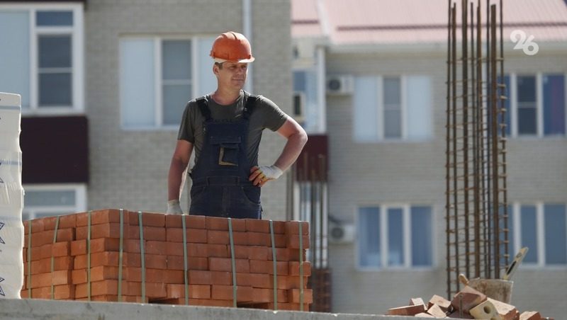 Строительство дома для переселенцев из ветхого жилья завершают в Пятигорске
