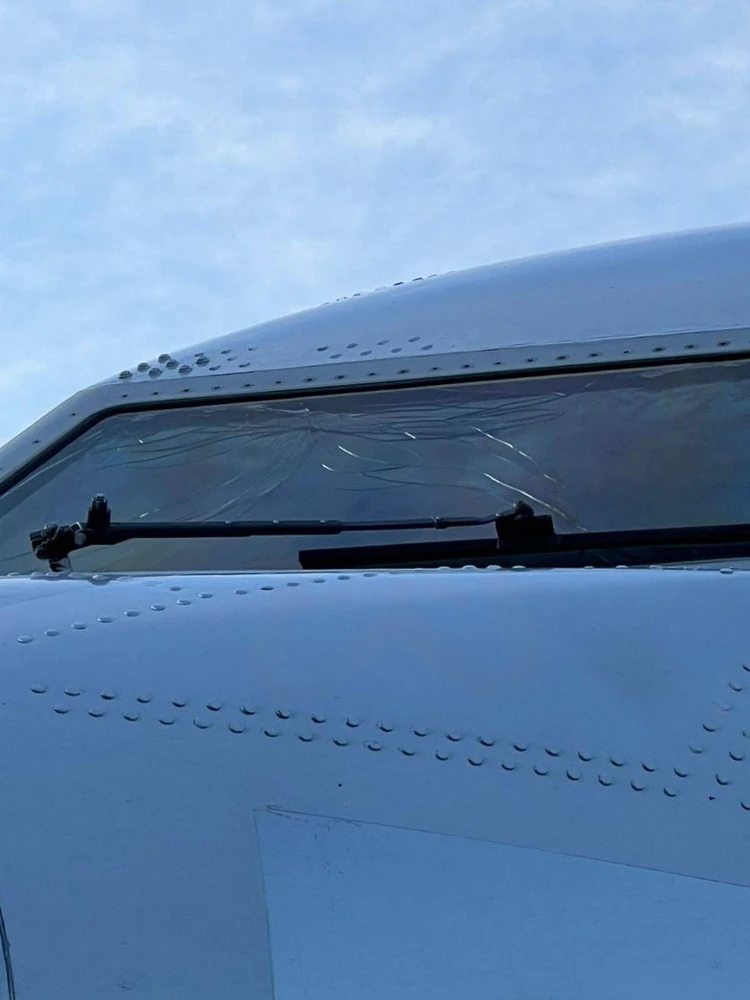 У самолета лопнуло стекло на пути в Минводы1