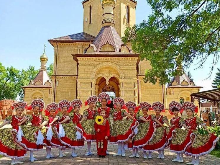В Новопавловске прошёл фестиваль «Изумрудный наряд», посвящённый Дню Святой Троицы