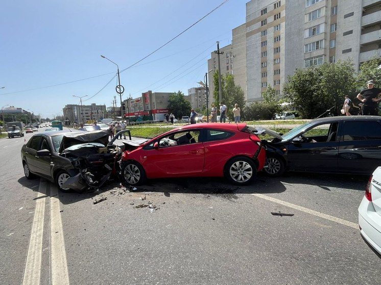 В тройном ДТП в Ставрополе один человек погиб и четверо пострадали