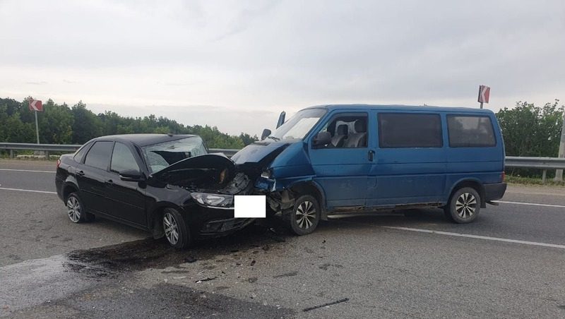 Водитель «Лады» отвлёкся на магнитолу и спровоцировал аварию вблизи Пятигорска