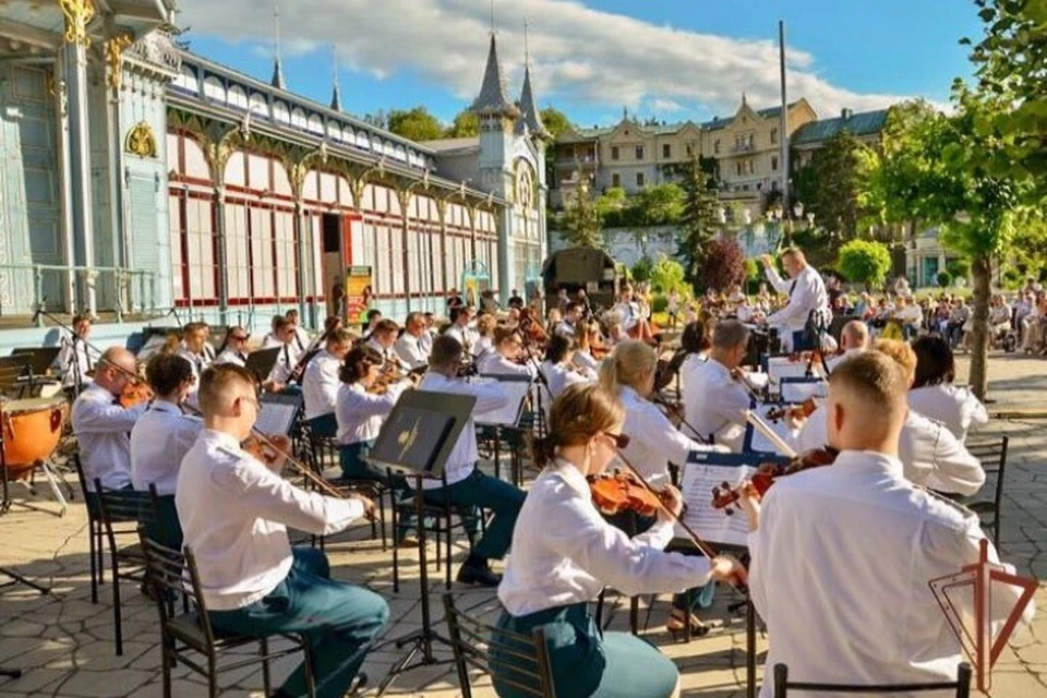 Военные оркестры выступают для жителей и гостей Кавминвод0