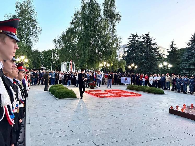 Жители Кабардино-Балкарии у мемориалов почтили память погибших в годы ВОВ