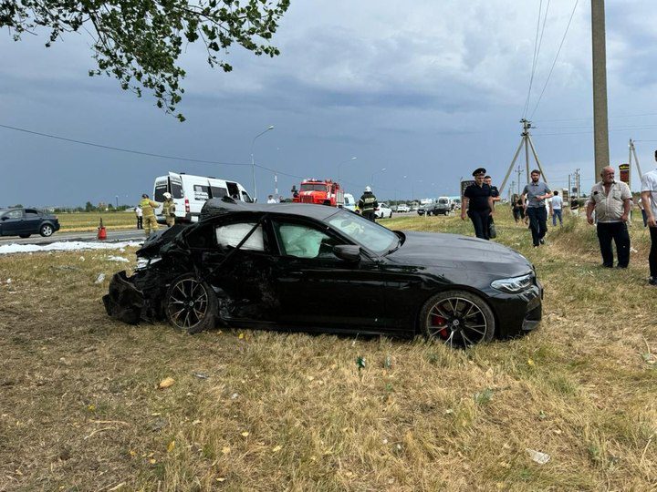 Иномарка врезалась в пассажирский автобус на трассе «Астрахань – Элиста – Ставрополь»  Ставрополь (Кавказ)1