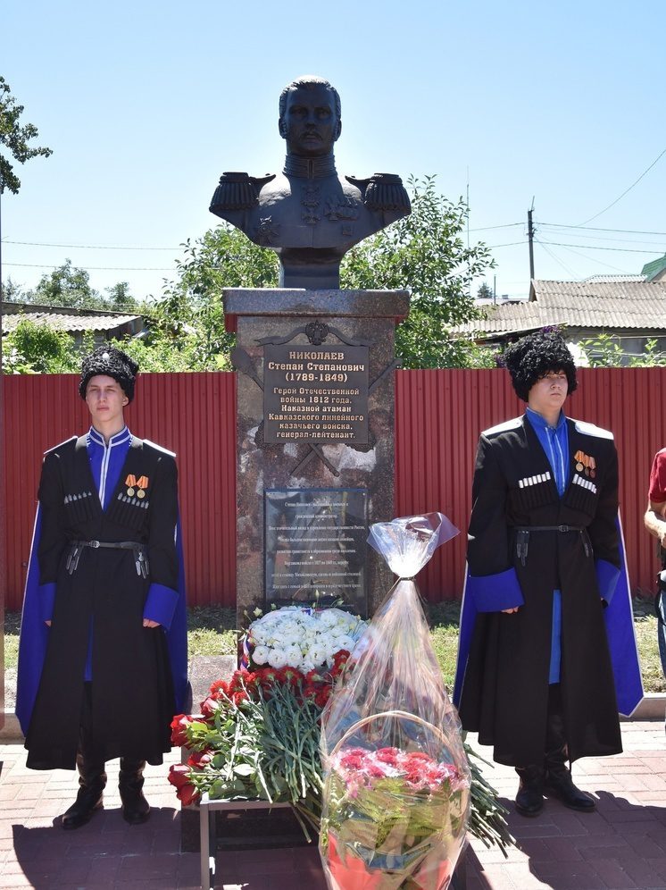 На Ставрополье открыли памятник казачьему генералу Степану Николаеву