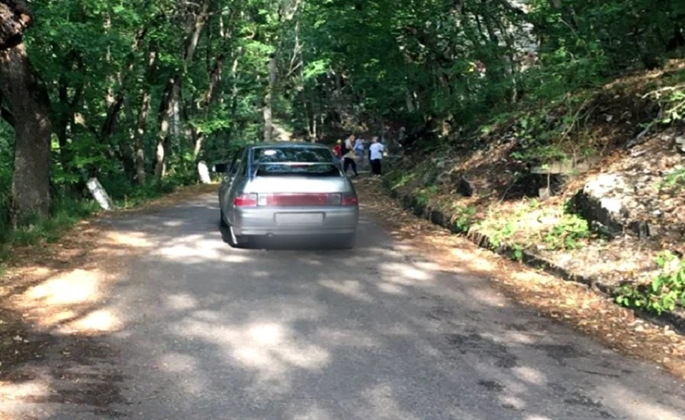 Очевидцы сняли на видео покатушки автохамов на Машуке в Пятигорске0