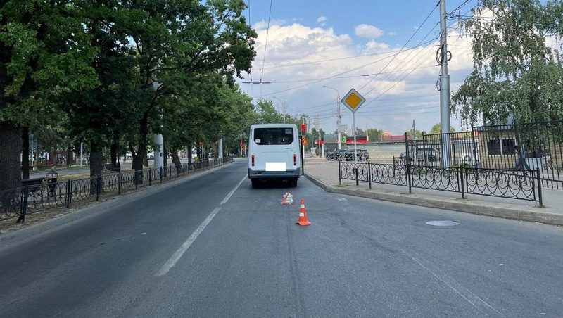 Пенсионерка попала под маршрутку, пытаясь перебежать дорогу в Ставрополе