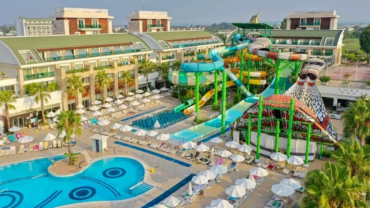 Территория отеля Crystal Waterworld Resort & Spa