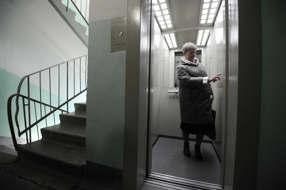 В Ставрополе продолжают менять лифты в многоэтажках0