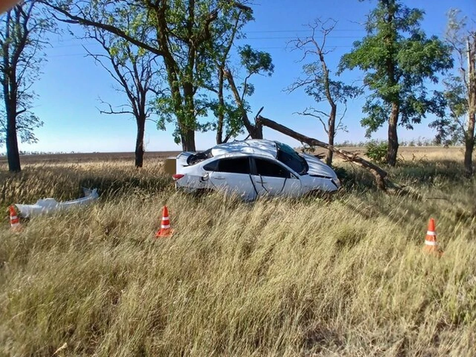 Водитель с 26 штрафами выпала из окна машины и погибла в ДТП на Ставрополье0