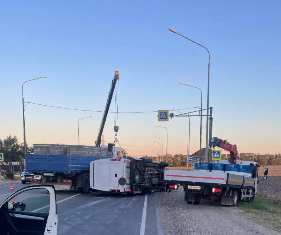 Автобус из Владикавказа перевернулся из-за уснувшего водителя, пострадали пассажиры0