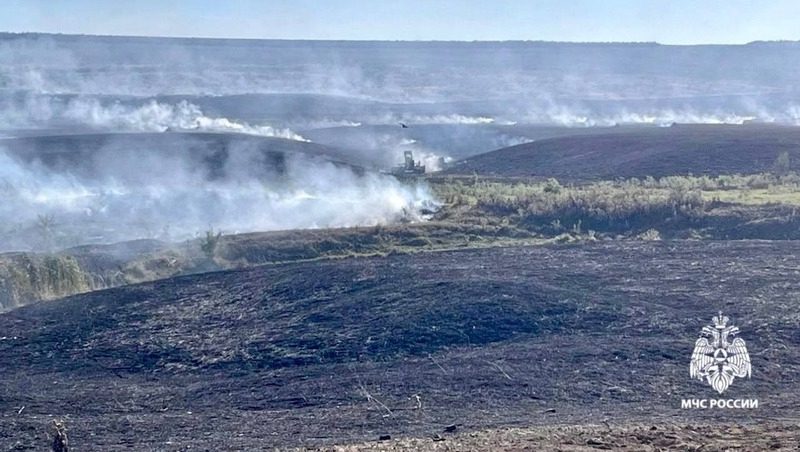 Большой пожар уничтожил трактор в селе Александровского округа