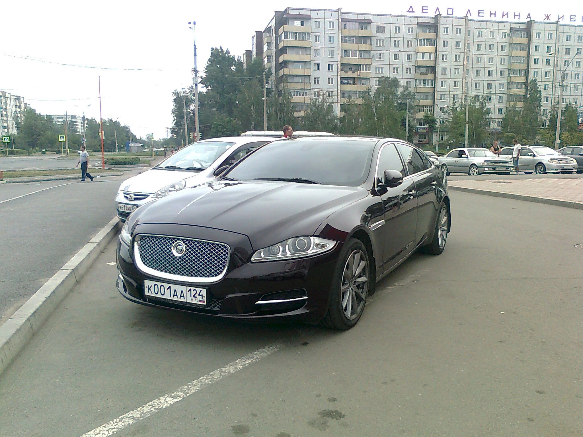 Jaguar останавливает производство и продажи автомобилей: что происходит?