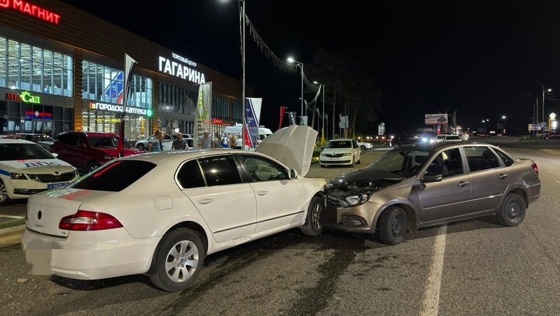 Пьяный водитель иномарки устроил аварию на въезде в Иноземцево