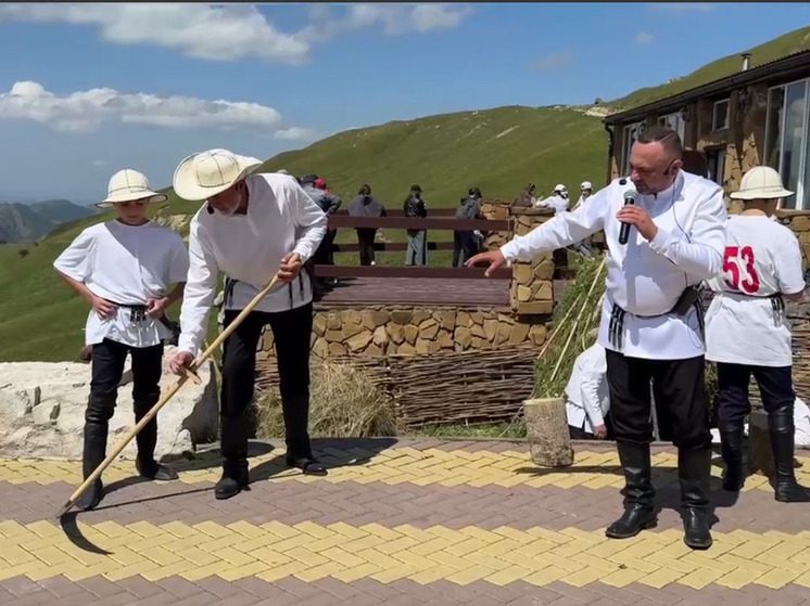 В Карачаево-Черкесии на перевале Гум-Баши состоялся конкурс косарей